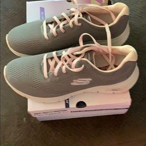 Sketchers size 10.  Wide fit